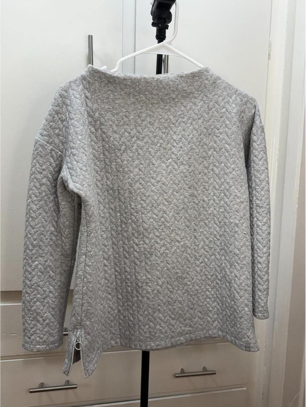 T by Talbots Women’s Size Petite P Gray Long Sleeve Crewneck Activewear Top
